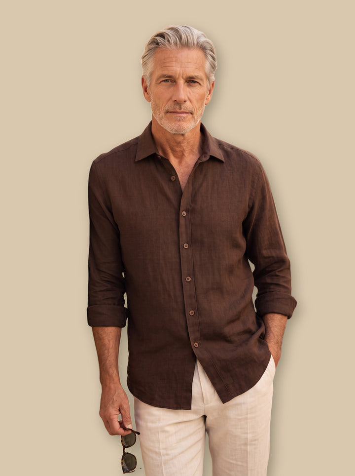 Axel linen shirt in Dark Brown, studio - Gentlemens Manor