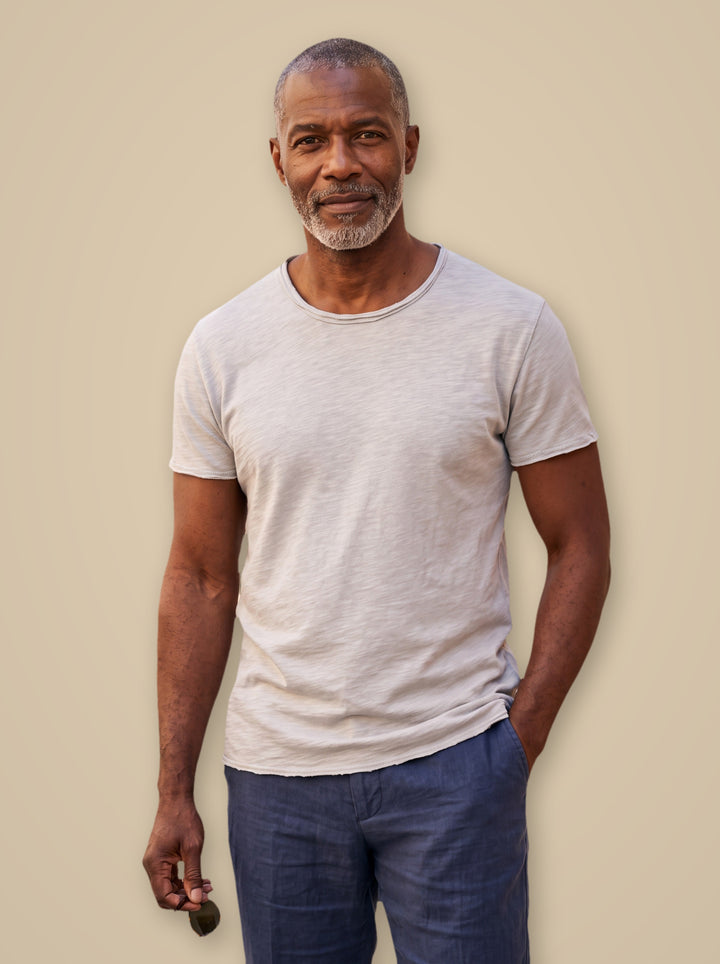 Bryce basic tee in Light Grey, studio - Gentlemens Manor