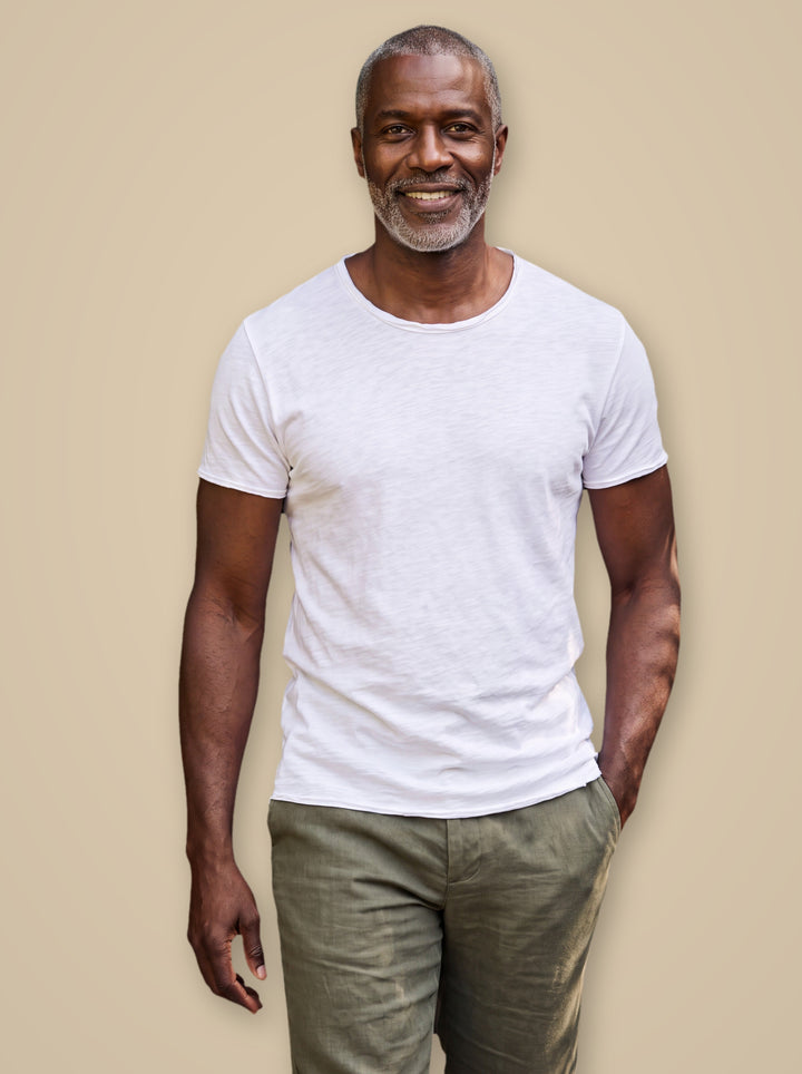 Bryce basic tee in White, studio - Gentlemens Manor