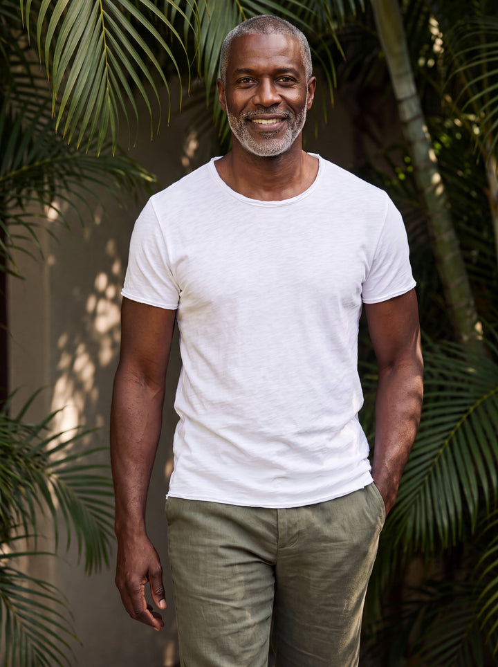 Bryce Men t-shirt in white, worn by a model on a Mediterranean terrace - Gentlemens Manor lifestyle