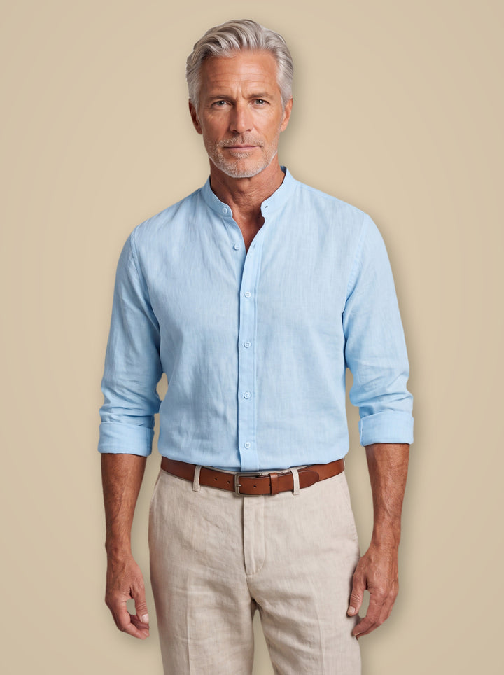 Carl linen shirt in Light Blue, worn by a model on a warm taupe studio background - Gentlemens Manor