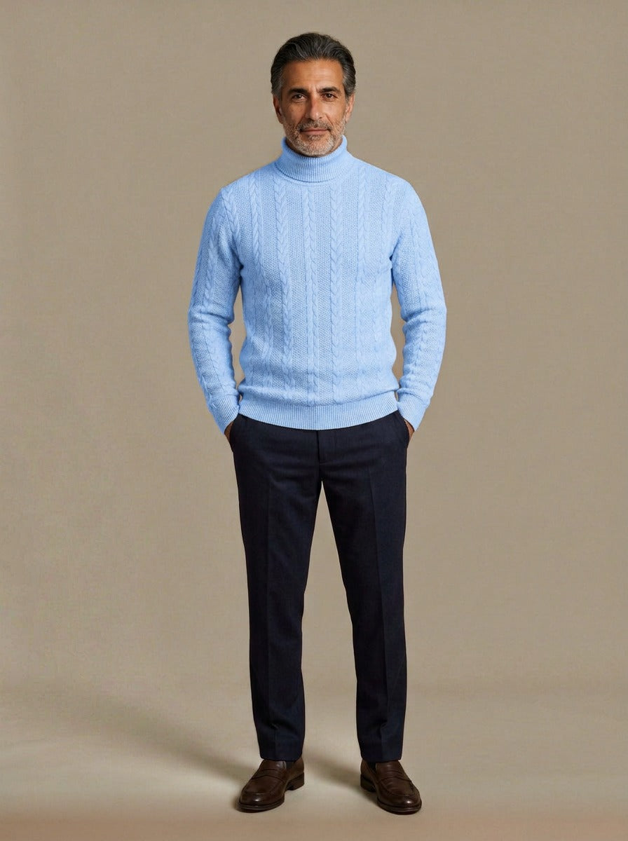 Halsey sweater in Light Blue, studio, Gentlemens Manor