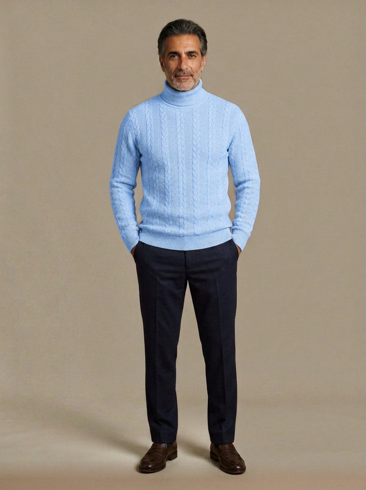 Halsey sweater in Light Blue, studio, Gentlemens Manor