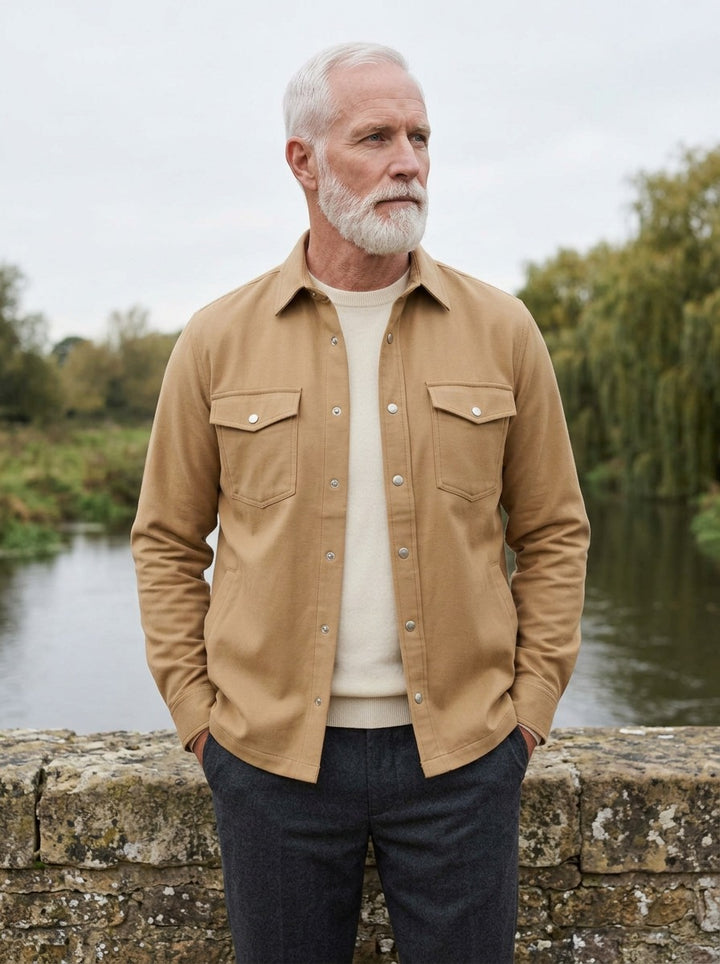 Hamlin overshirt in Camel, lifestyle on a stone footbridge, Gentlemens Manor