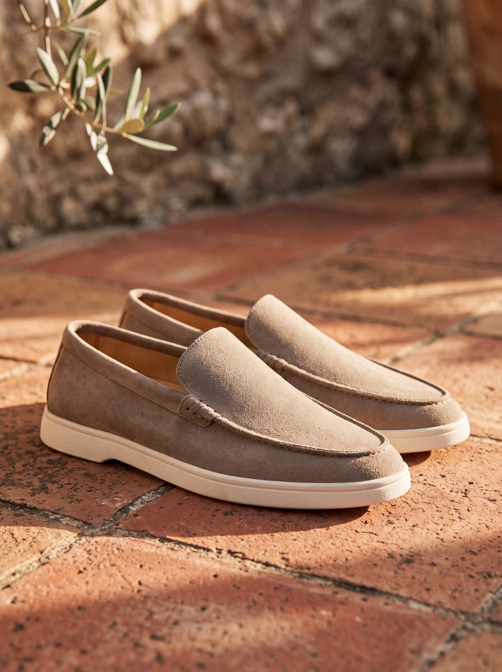 Hartley loafers in Beige, Mediterranean setting - Gentlemens Manor lifestyle