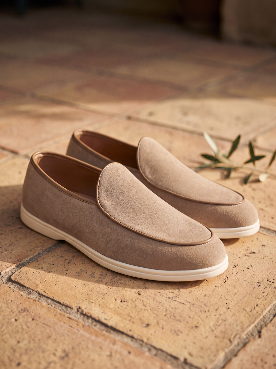 Herbert loafers in Beige, Mediterranean setting - Gentlemens Manor lifestyle
