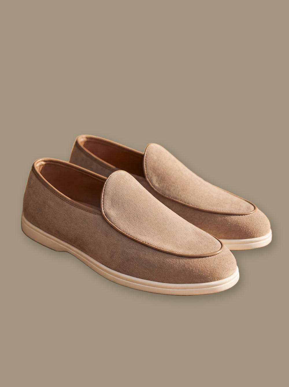 Herbert loafers in Beige, studio - Gentlemens Manor
