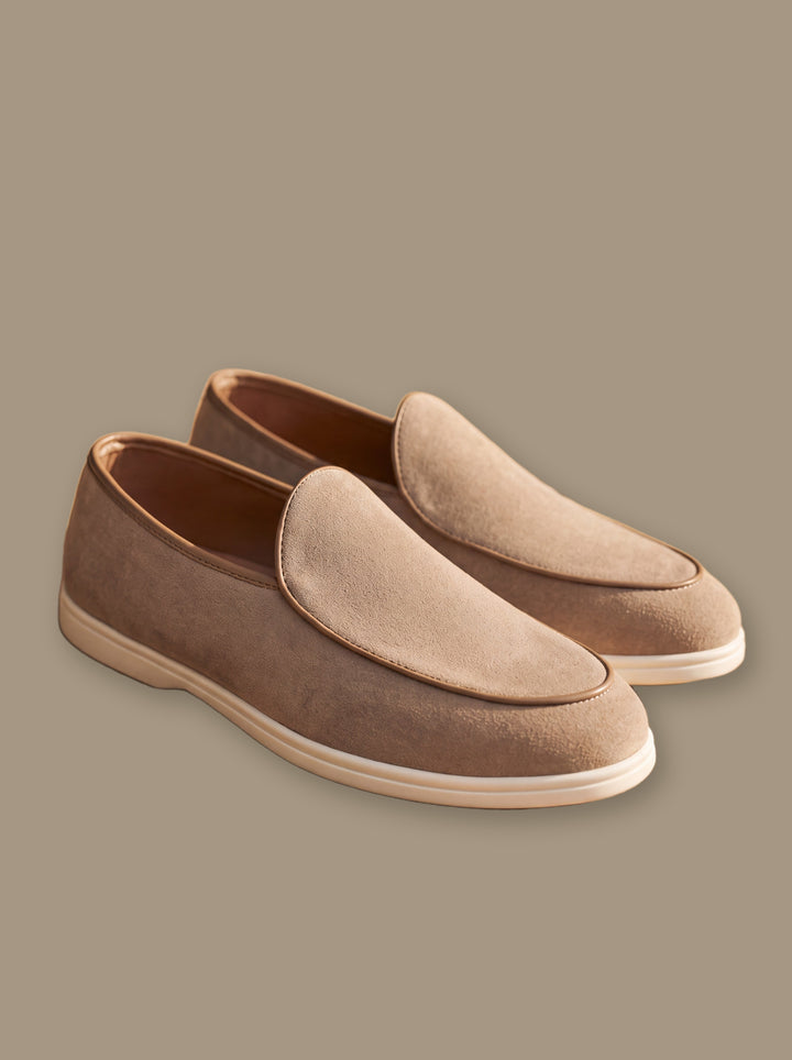 Herbert loafers in Beige, studio - Gentlemens Manor