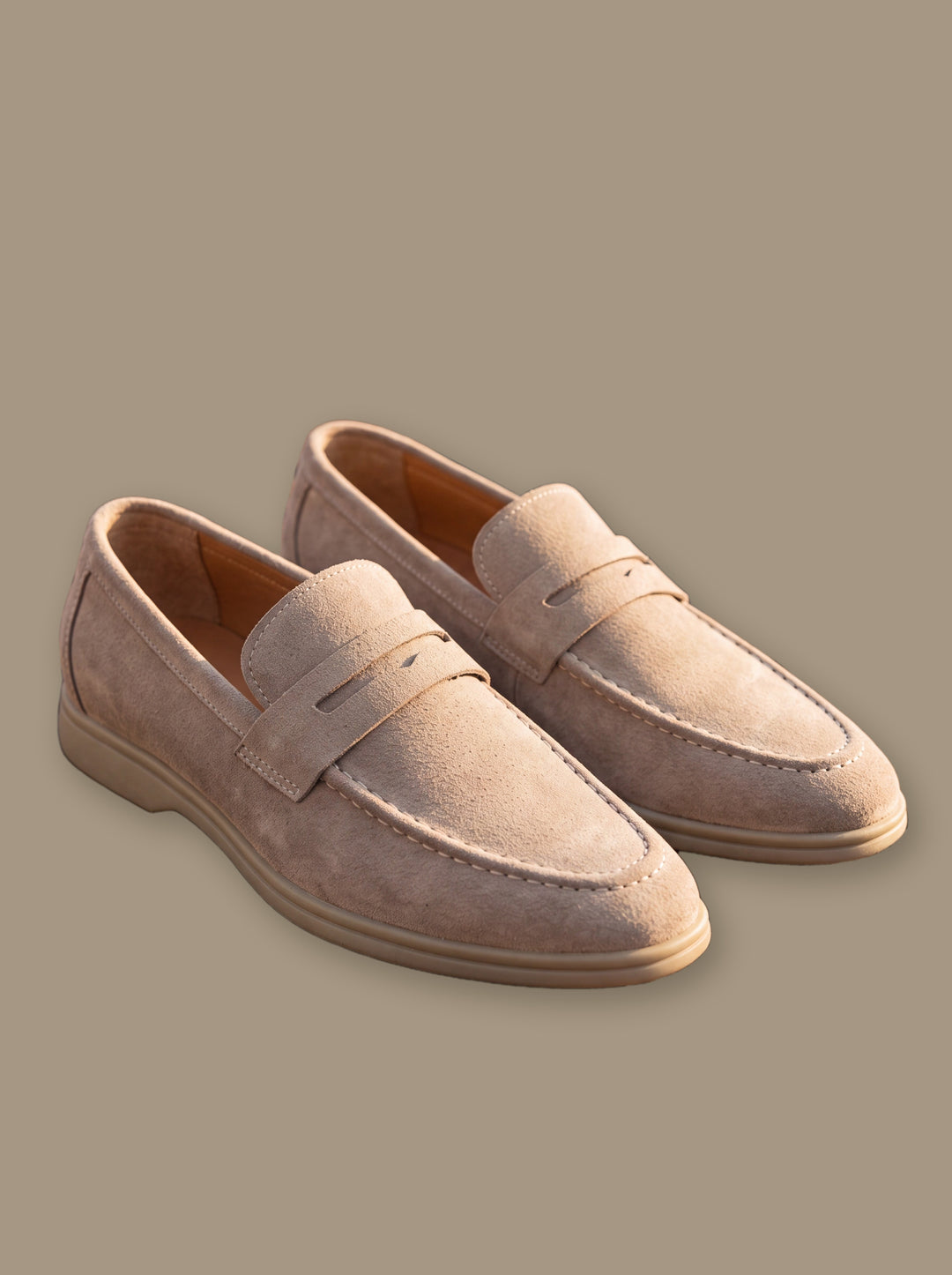 Hiram loafers in Beige, studio - Gentlemens Manor