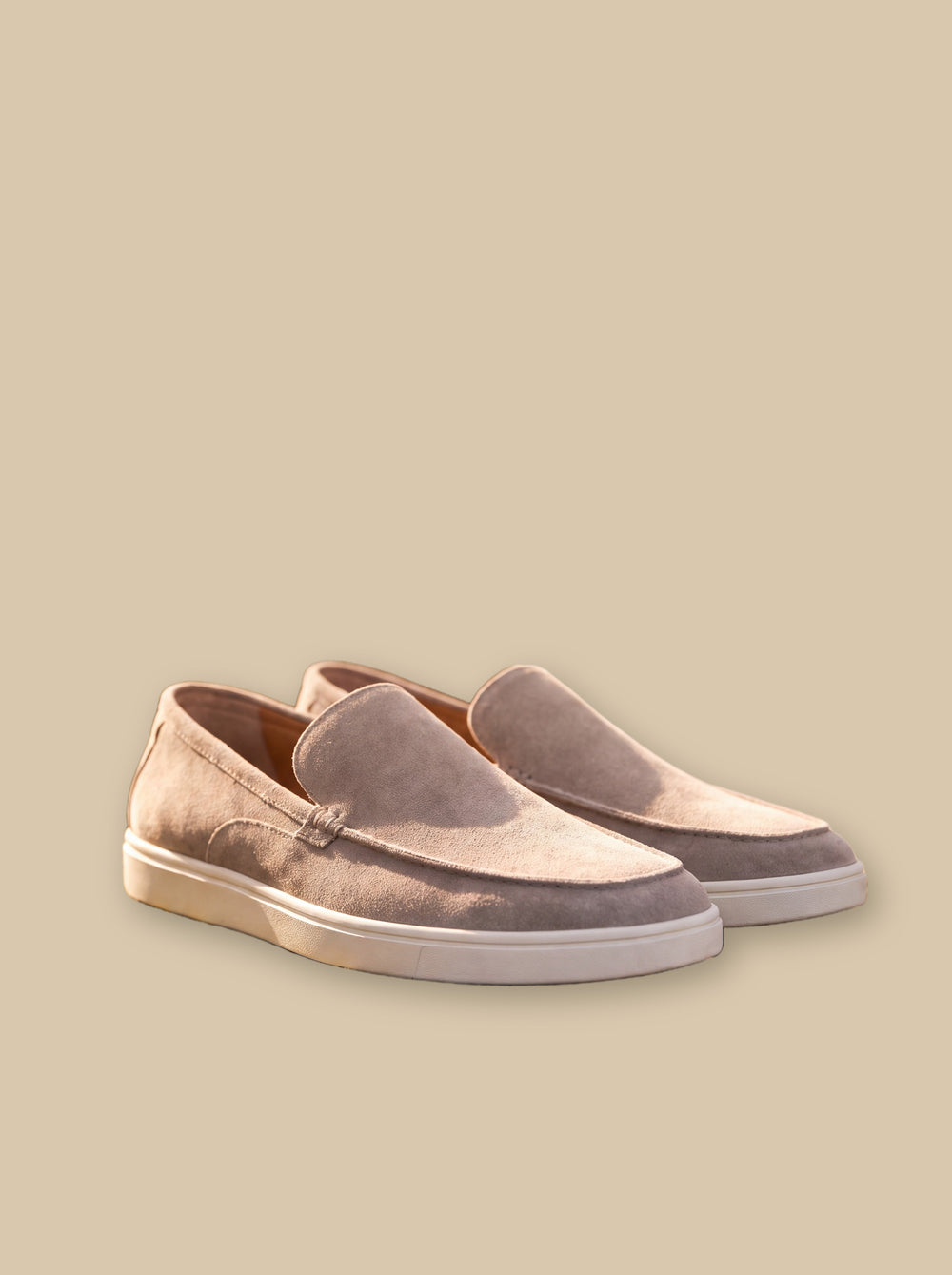 Humphrey loafers in Beige, studio - Gentlemens Manor