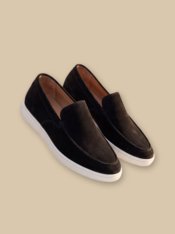 Humphrey loafers in Black, studio - Gentlemens Manor