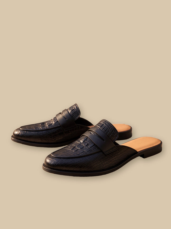 Isaiah loafers in Black, studio - Gentlemens Manor