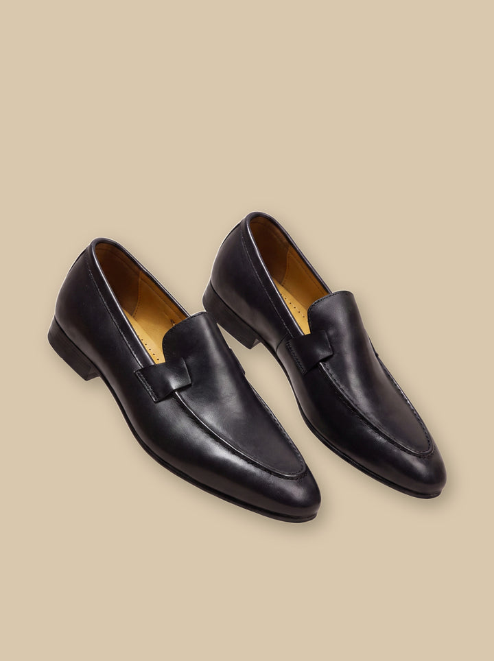 Jared loafers in Black, on a warm sand studio background - Gentlemens Manor