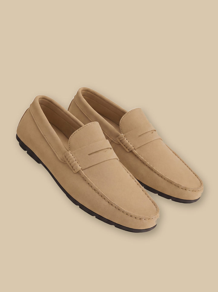 Jasper loafers in Sand, on a warm sand studio background - Gentlemens Manor