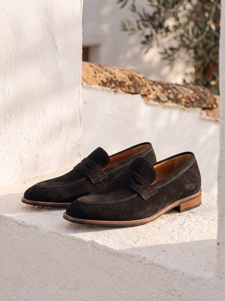 Jude loafers in Black, Mediterranean setting - Gentlemens Manor lifestyle
