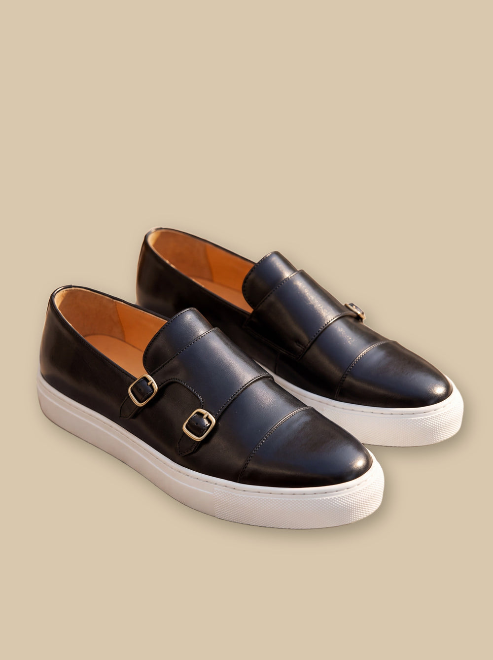 Julian loafers in Black, studio - Gentlemens Manor