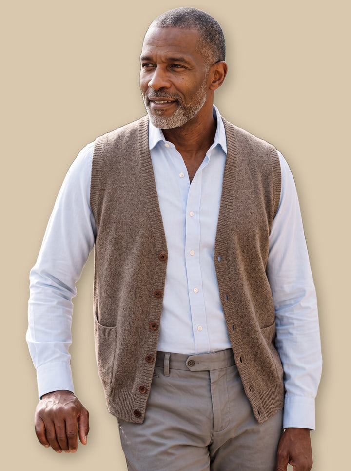 Otto knit sweater in Brown, studio - Gentlemens Manor