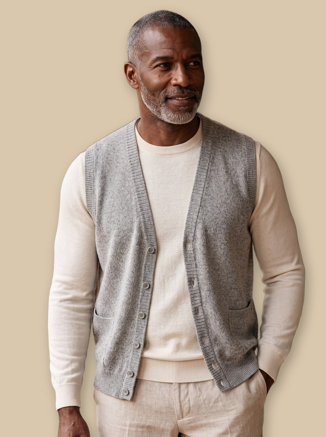 Otto knit sweater in Light Grey, studio - Gentlemens Manor