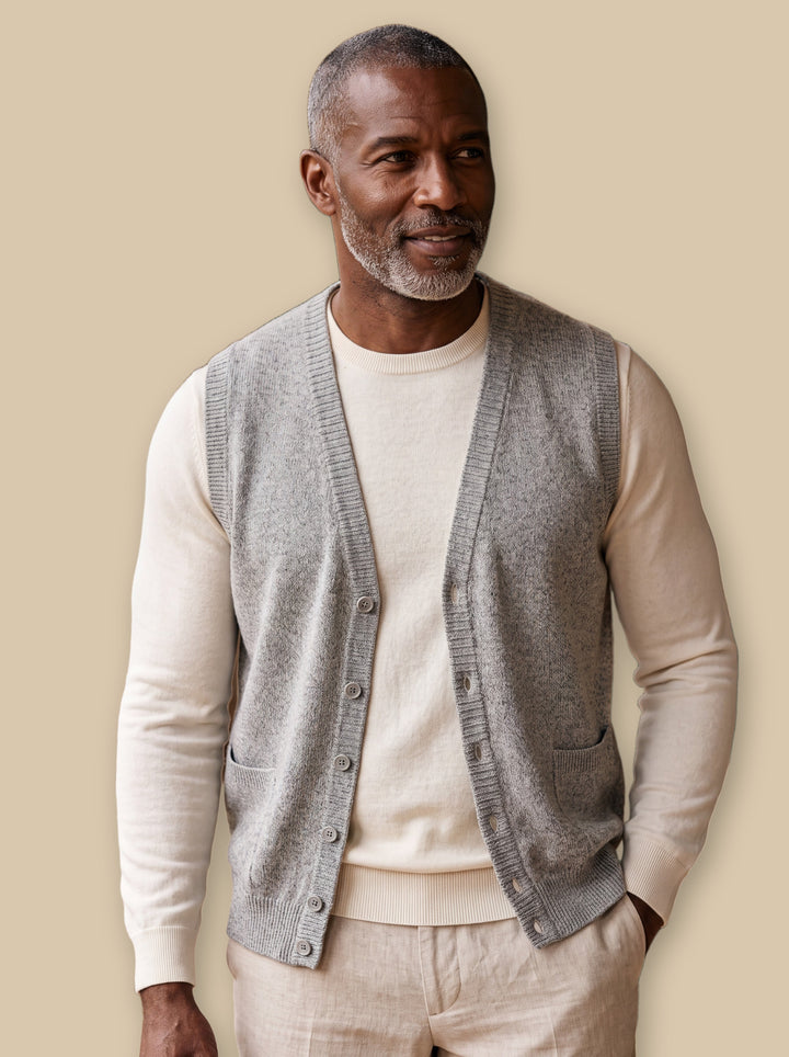 Otto knit sweater in Light Grey, studio - Gentlemens Manor