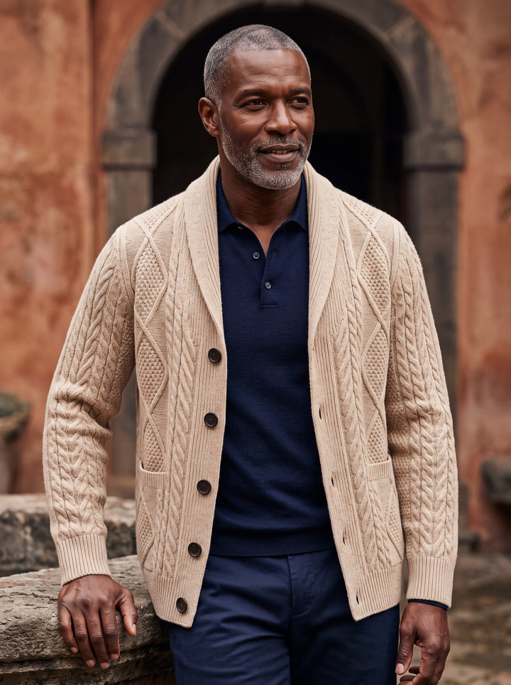 Percival cardigan in Beige, worn by a model in a Mediterranean setting - Gentlemens Manor lifestyle