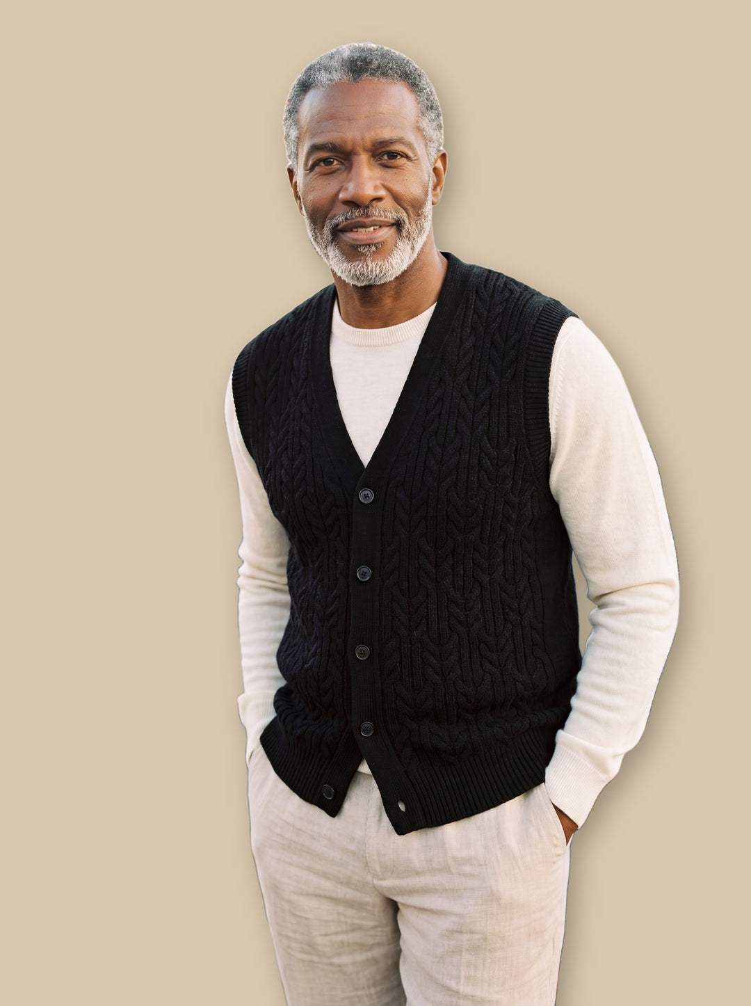 Perry knit sweater in Black, studio - Gentlemens Manor