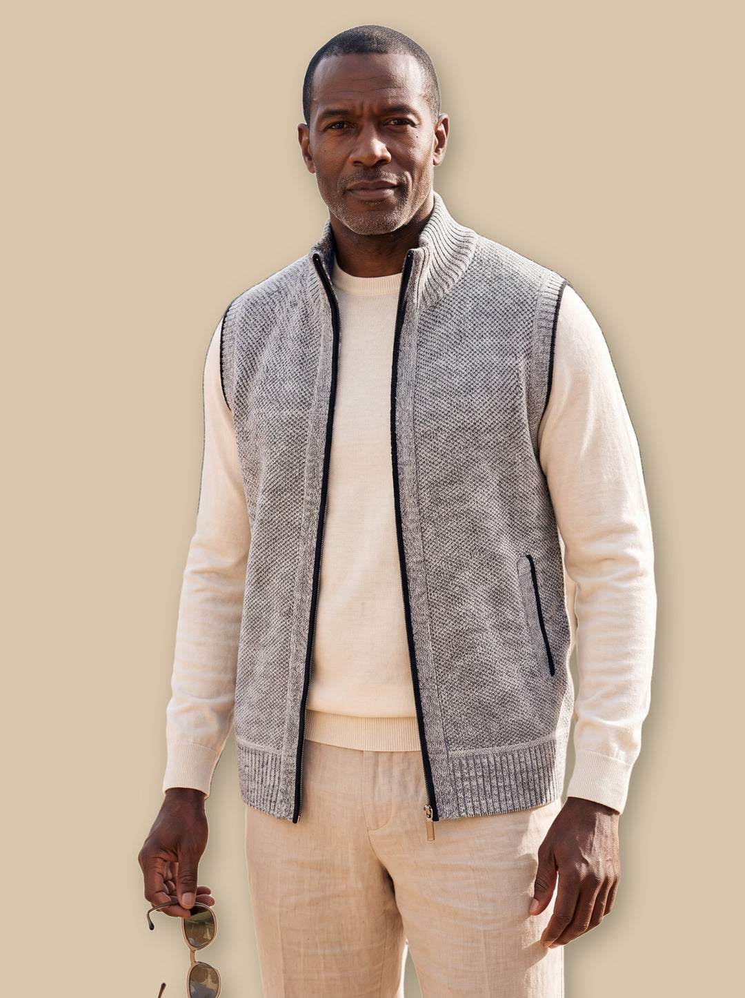 Philip knit sweater in Light Grey, studio - Gentlemens Manor