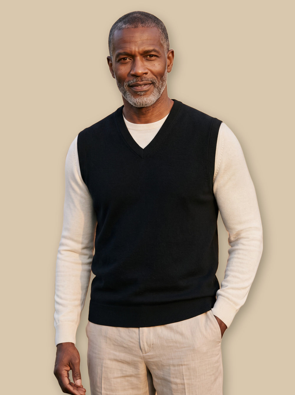 Phineas knit sweater in Black, studio - Gentlemens Manor