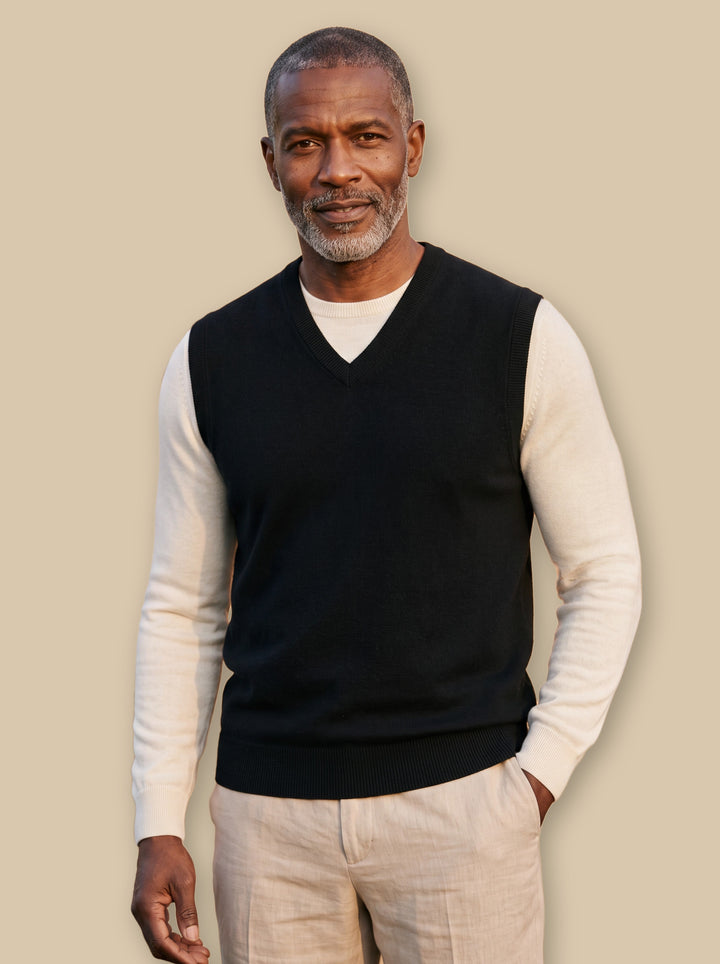 Phineas knit sweater in Black, studio - Gentlemens Manor