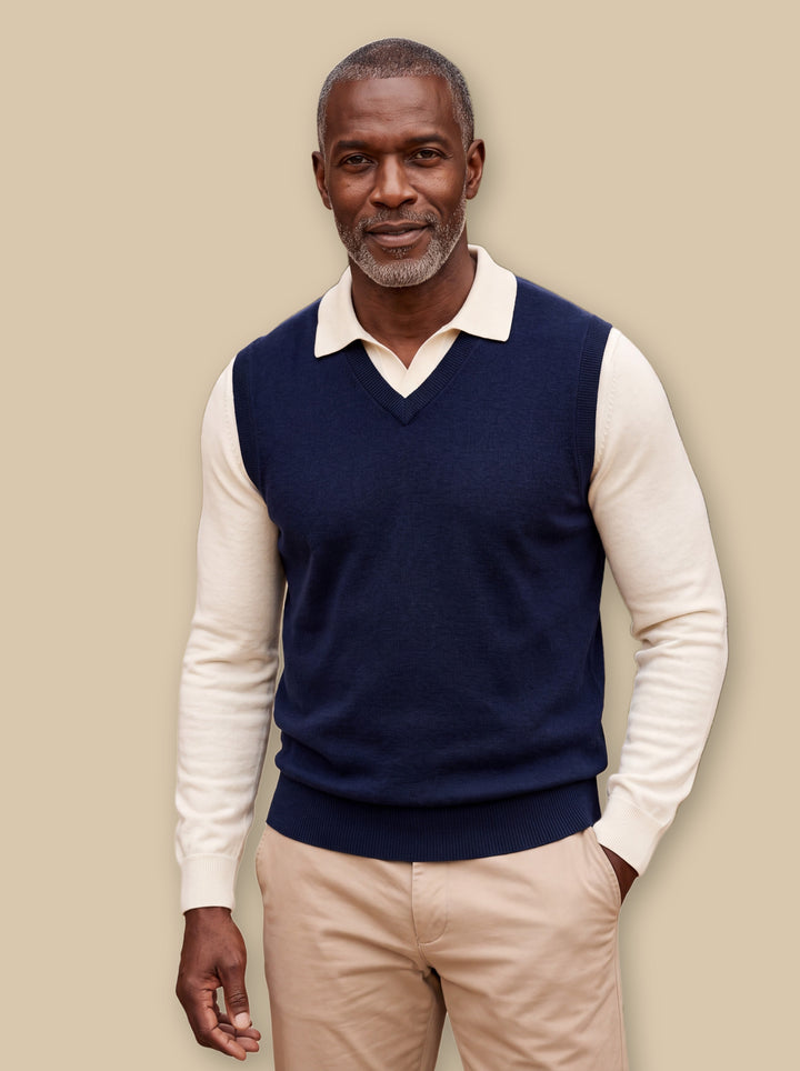 Phineas knit sweater in Blue, studio - Gentlemens Manor