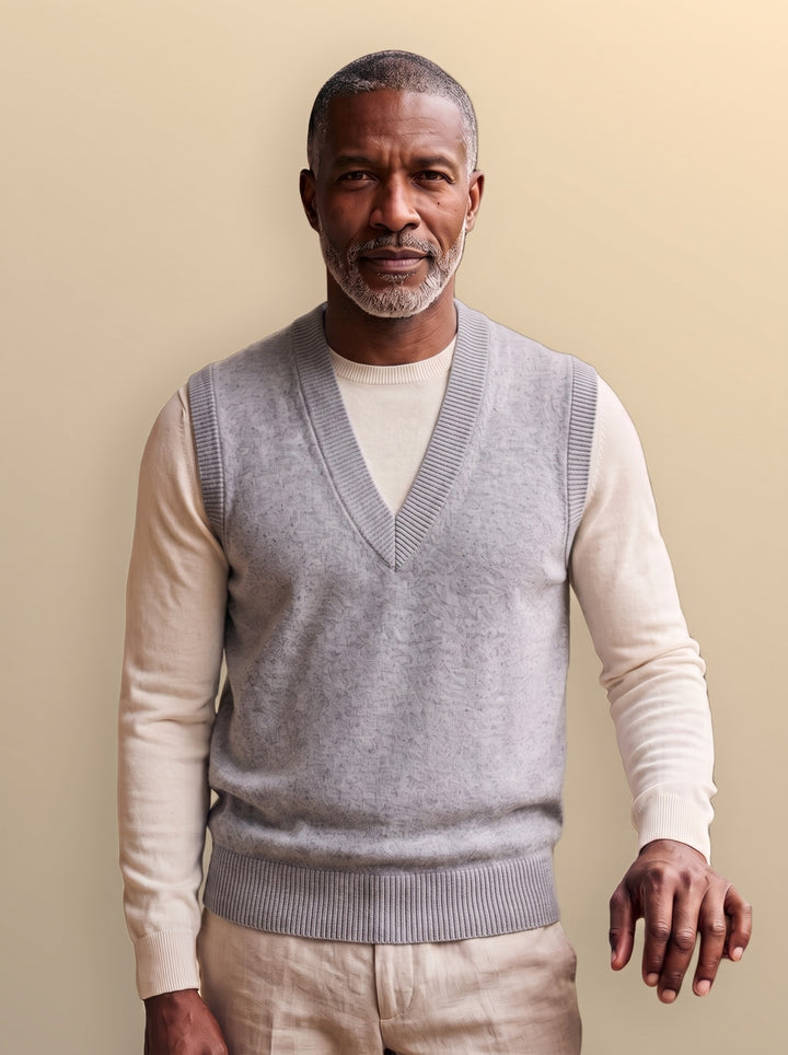 Phineas sweater vest in Grey, studio - Gentlemens Manor