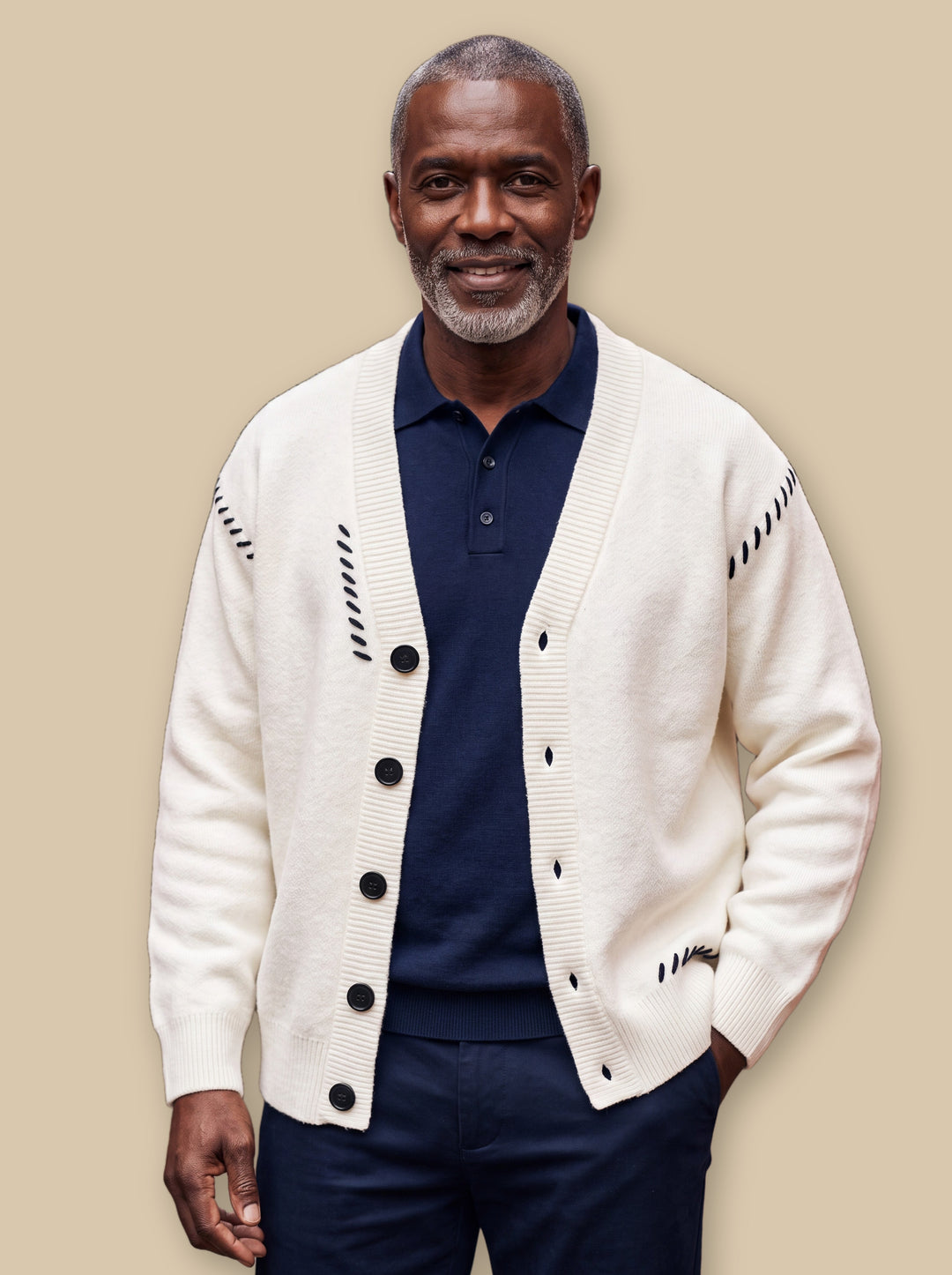 Pierce knit sweater in White, studio - Gentlemens Manor