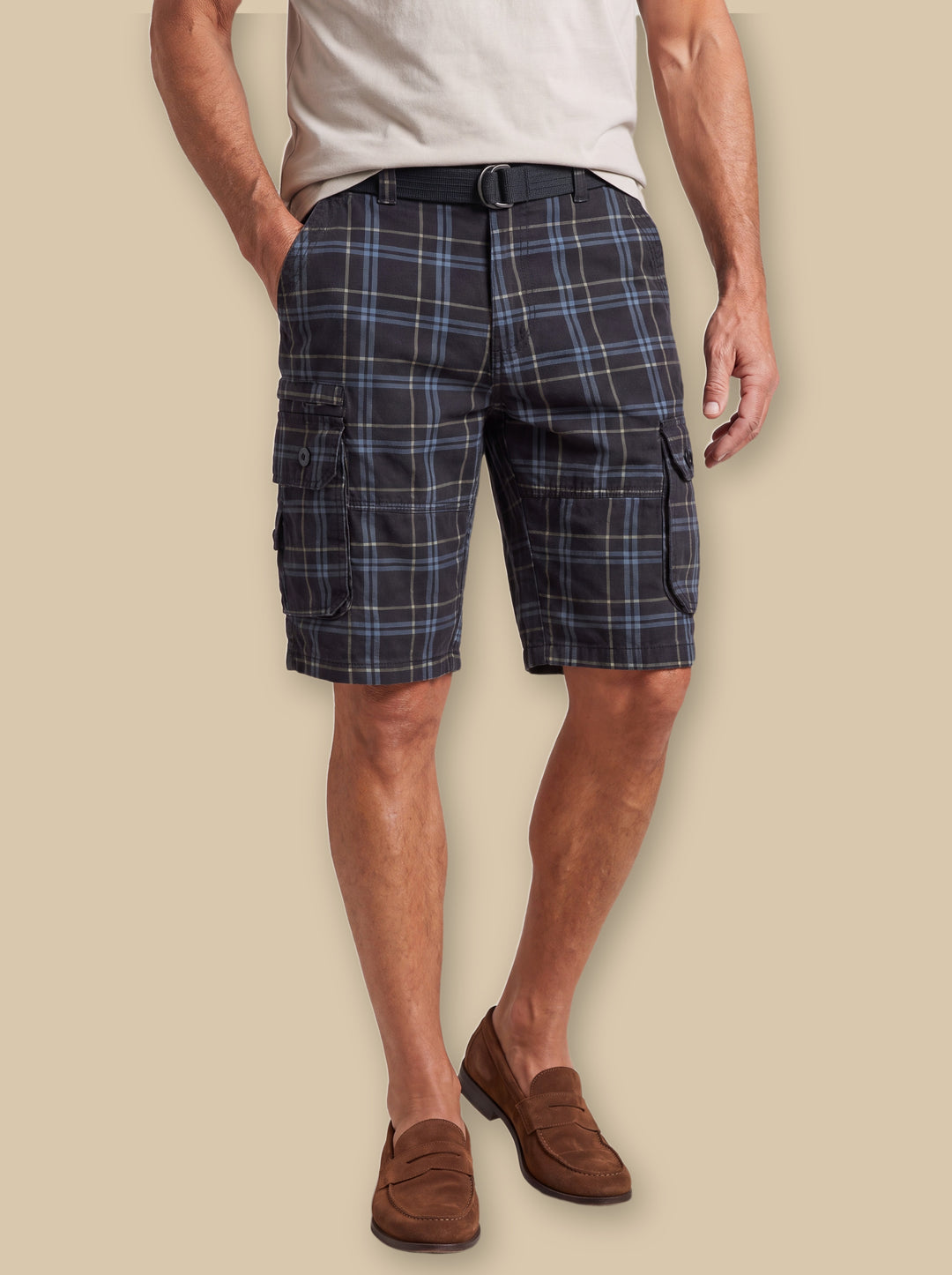 Quinton summer shorts in Black, worn by a model on a warm sand studio background - Gentlemens Manor