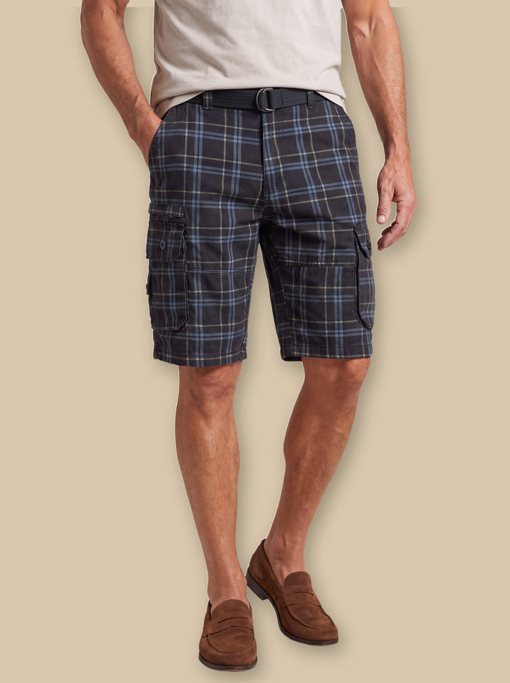 Quinton summer shorts in Black, worn by a model on a warm sand studio background - Gentlemens Manor