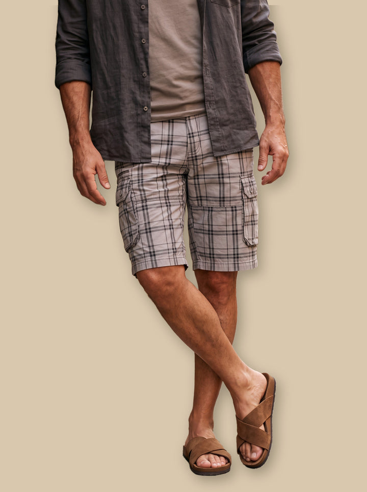 Quinton summer shorts in Light Grey, studio - Gentlemens Manor
