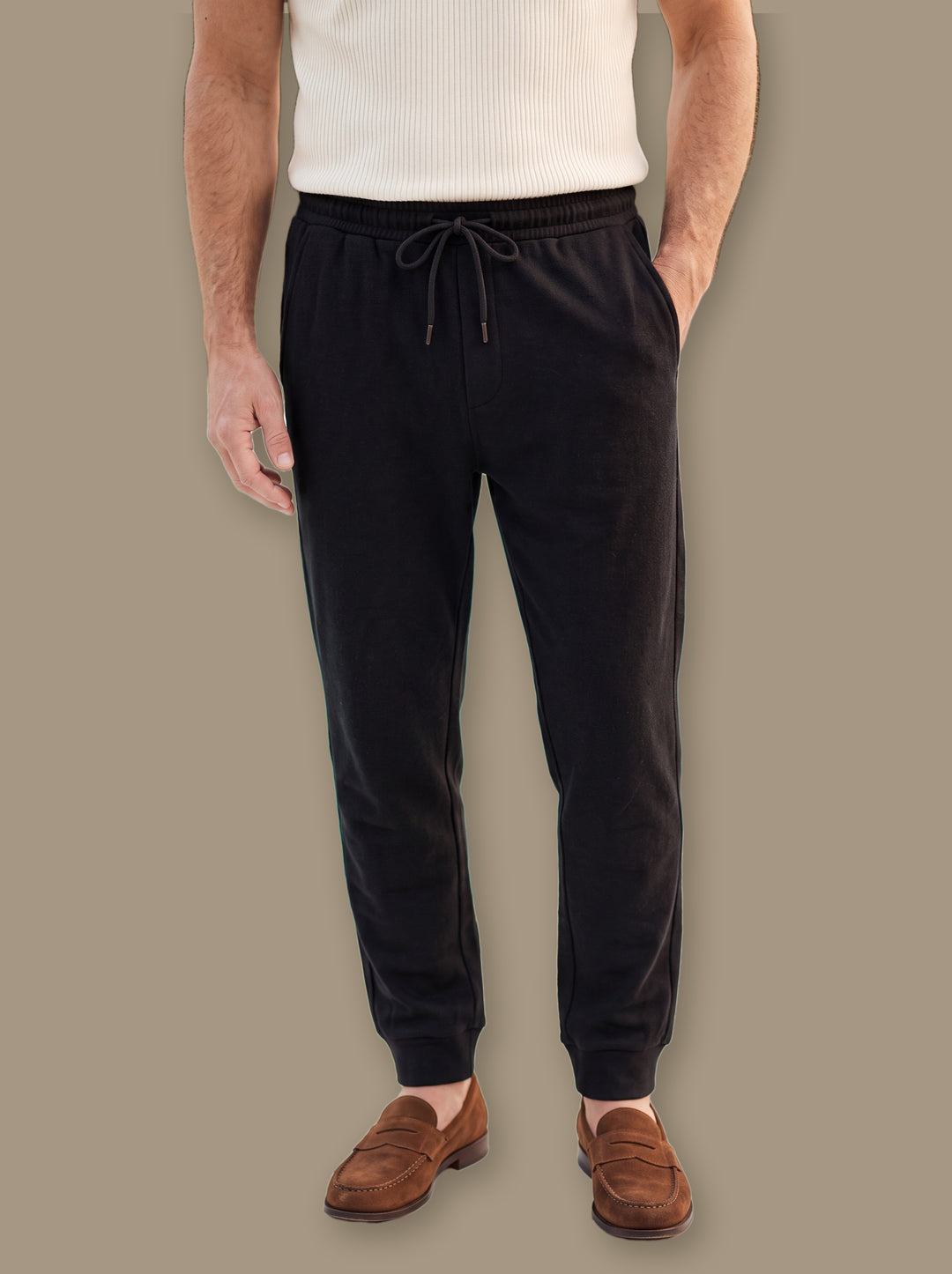 Raleigh trousers in Black, studio - Gentlemens Manor