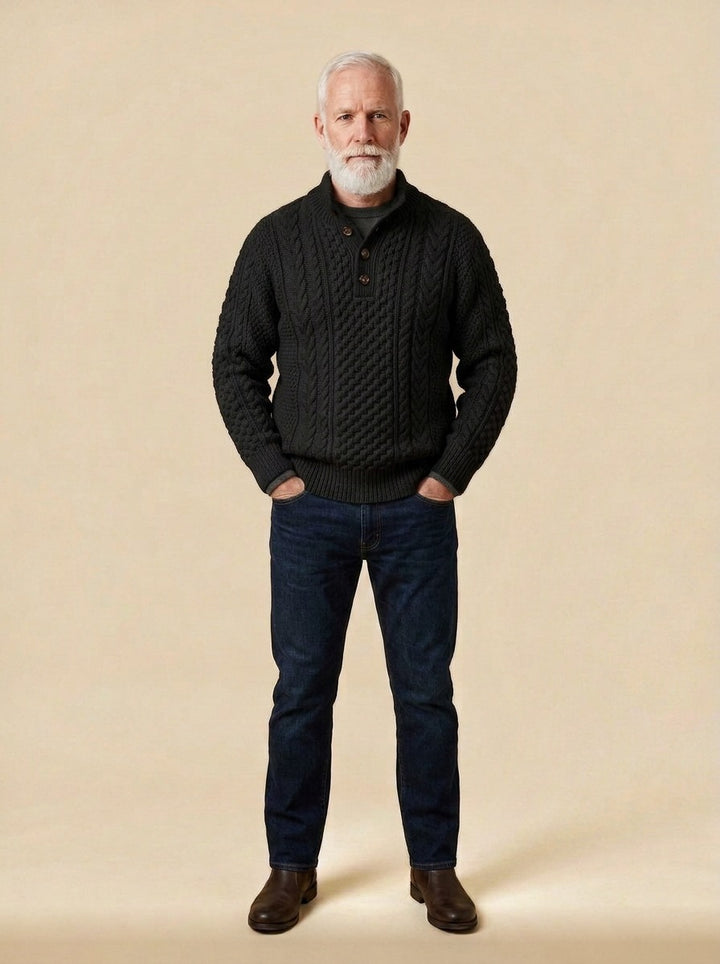 Redgrave sweater in Black, studio, Gentlemens Manor