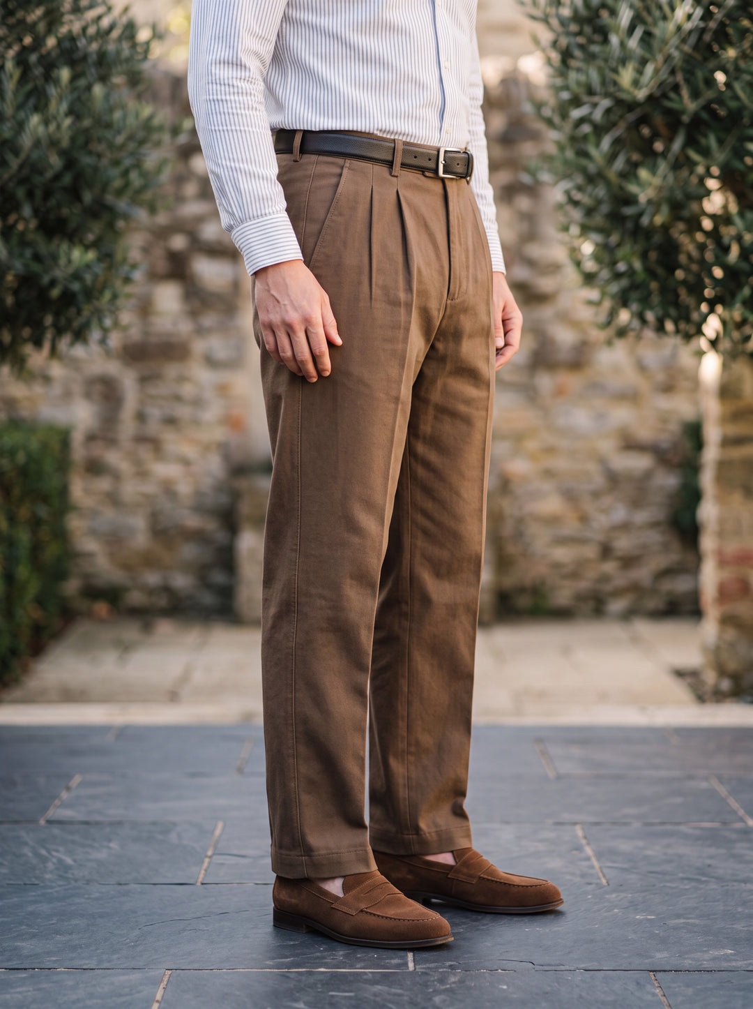 Roland trousers in Brown, worn by a model in a Mediterranean setting - Gentlemens Manor lifestyle