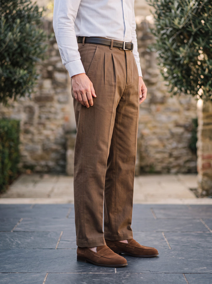 Roland trousers in Brown, worn by a model in a Mediterranean setting - Gentlemens Manor lifestyle