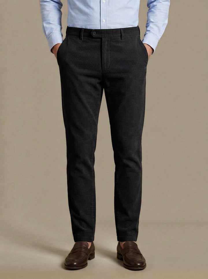 Rollins corduroy pants in Black, studio, Gentlemens Manor