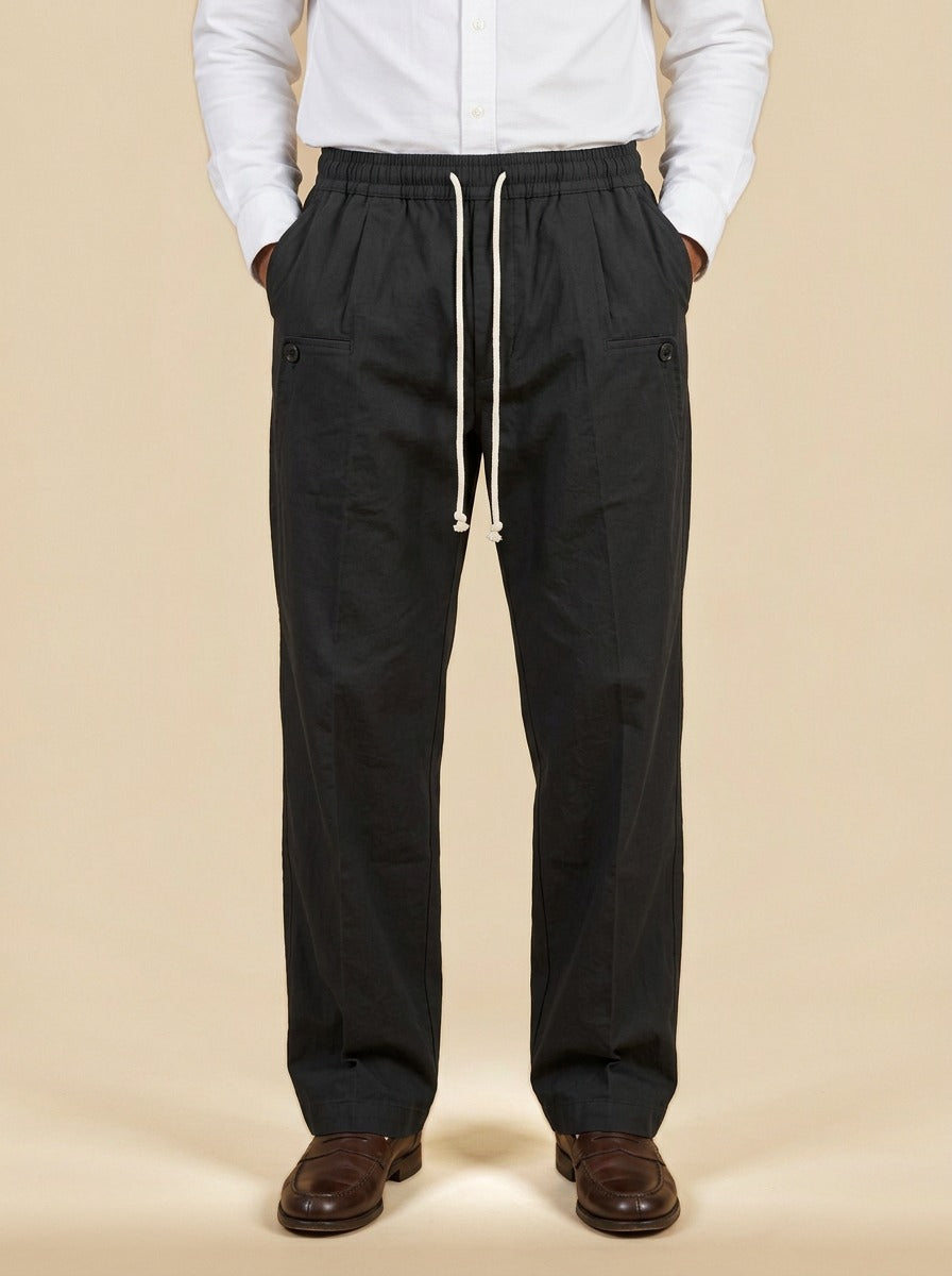 Sedley pleated drawstring crease trousers in Black, studio, Gentlemens Manor