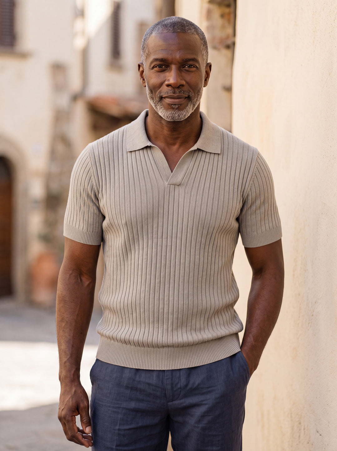 Vernon Men polo shirt in light grey, worn by a model on a Mediterranean terrace - Gentlemens Manor lifestyle
