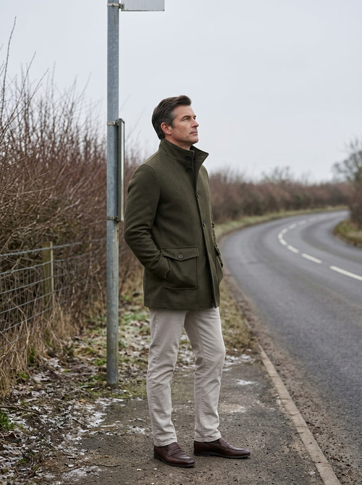 Warner field jacket in Olive, lifestyle, Gentlemens Manor